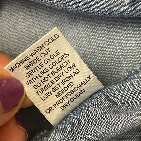 Hester and Orchard women’s size Medium Tencel Button Split Neck raw hem Top - Picture 11 of 12